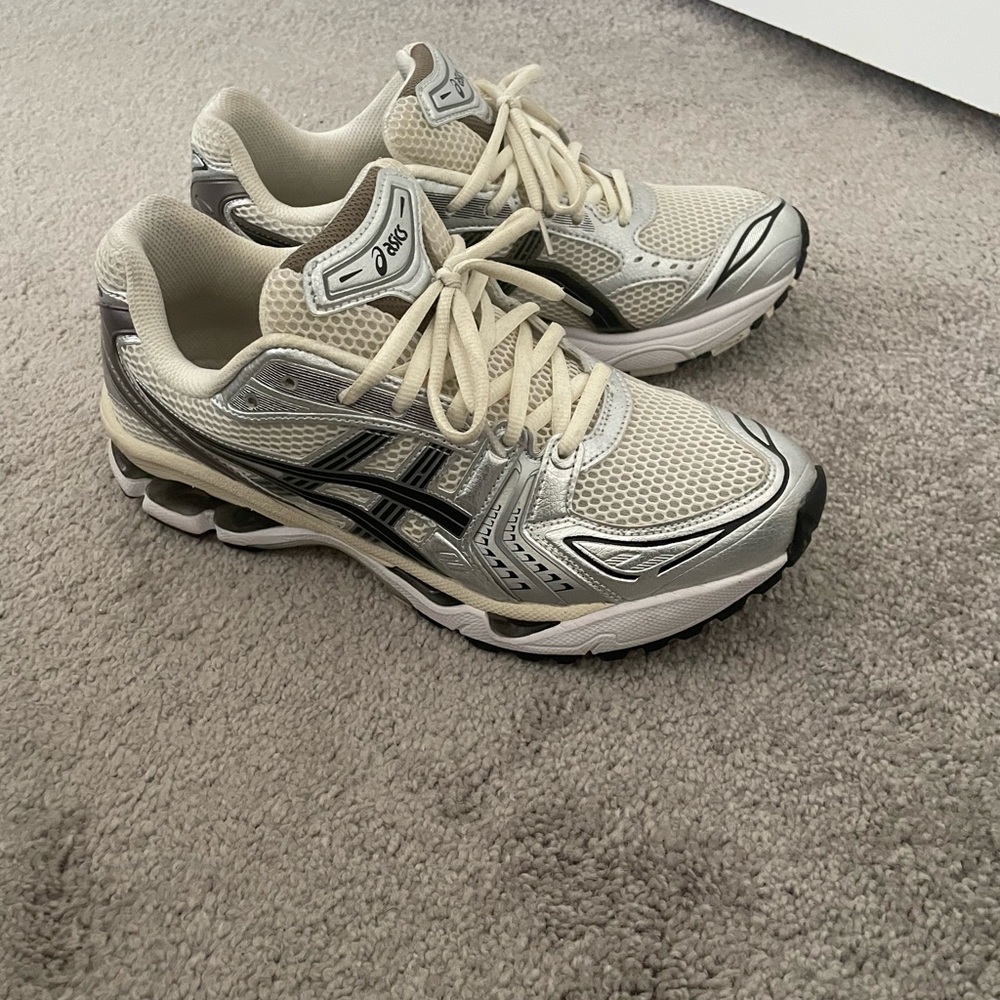 Asics Cream & Silver Lace-Up Running Shoes